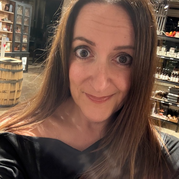 Meet your Posher, Valerie - Picture 1 of 1